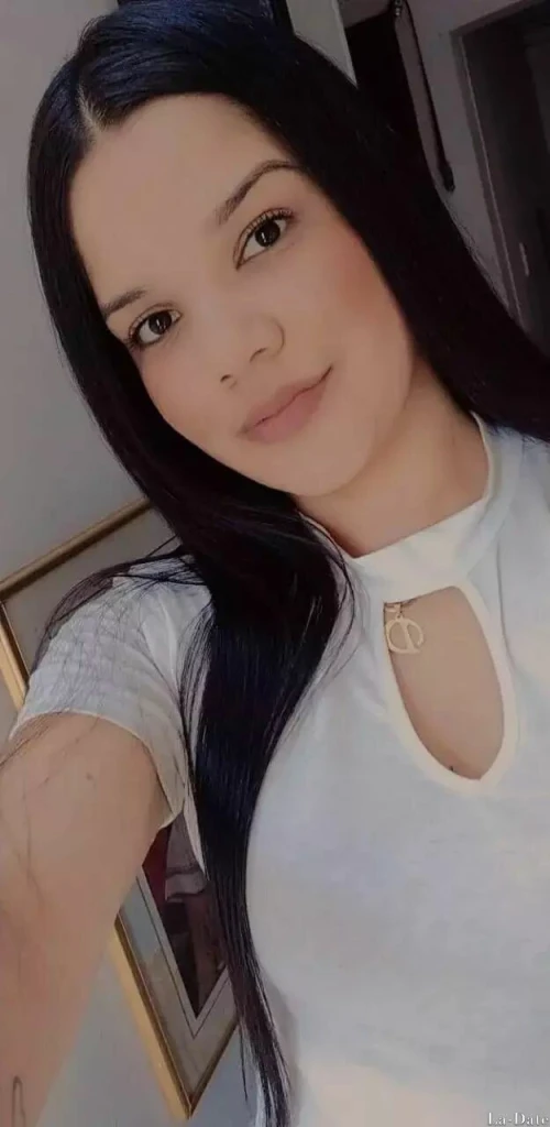 Anyelis Profile image 1