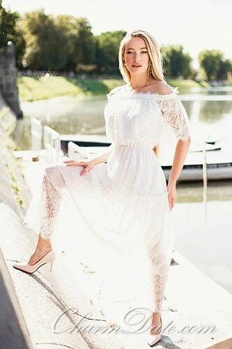 Anna Profile image 1