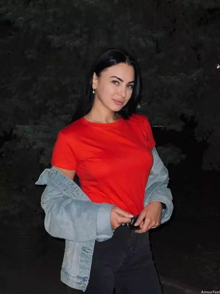 Viktoria Profile image 4