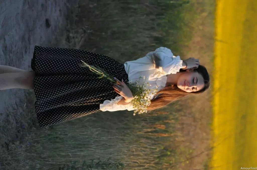 Julia Profile image 6