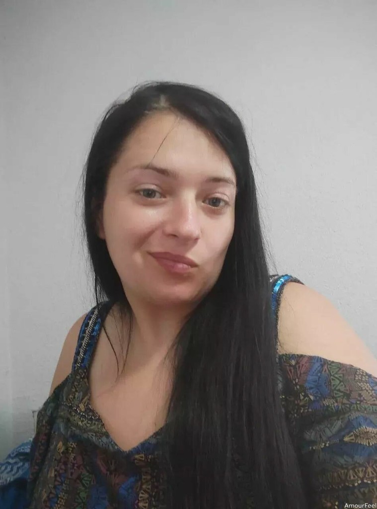 Yullia Profile image 3