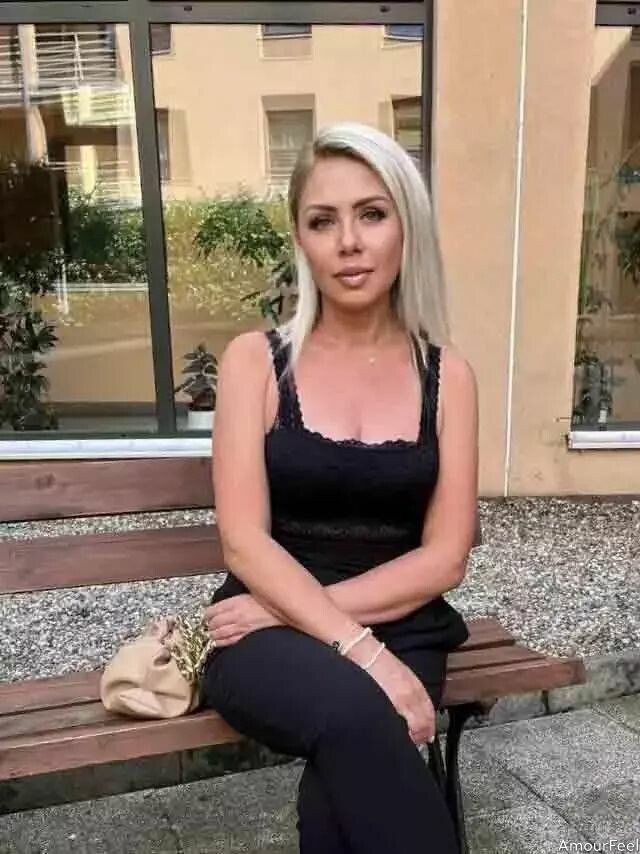 Julia Profile image 1