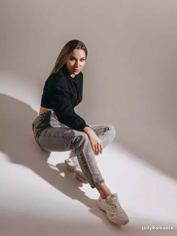 Yana Profile image 1