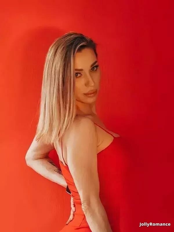 Yana Profile image 2