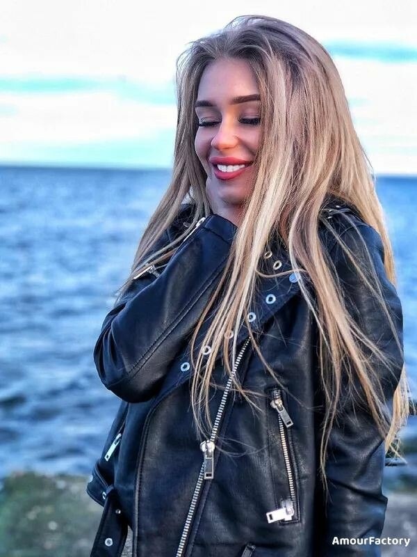 Julia Profile image 4