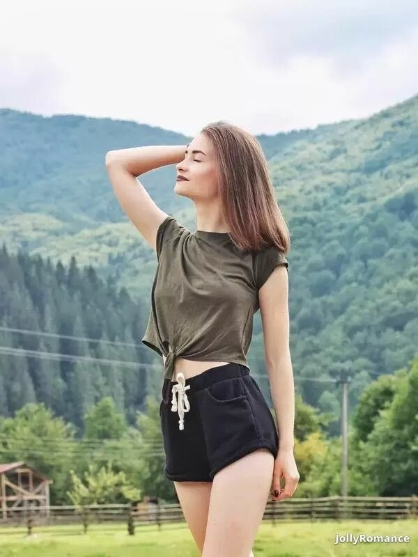 Alena Profile image 2