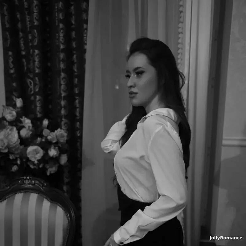 Valeria Profile image 4