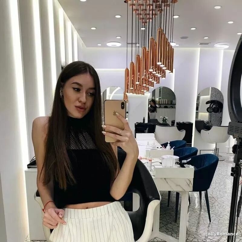 Valeria Profile image 2