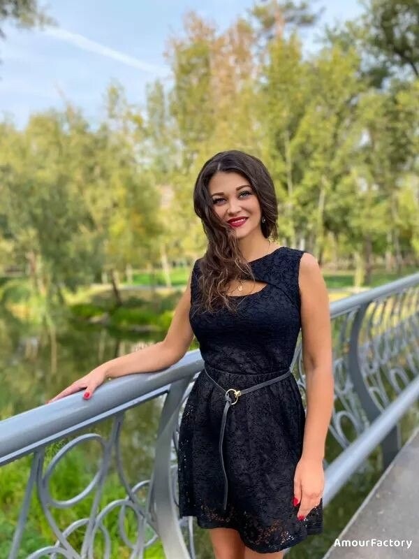 Elena Profile image 2