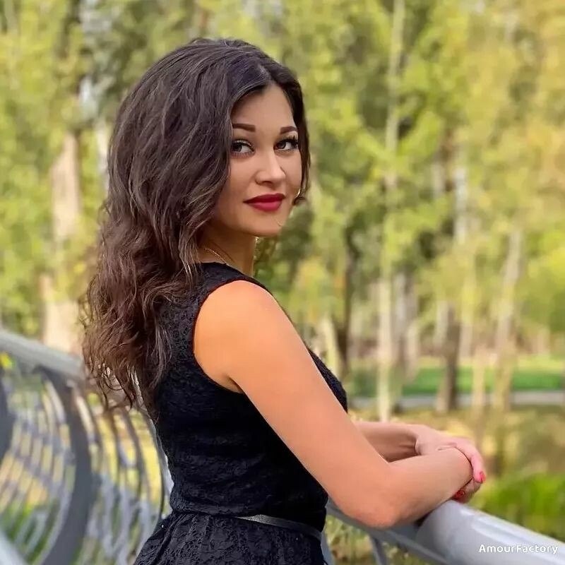 Elena Profile image 4