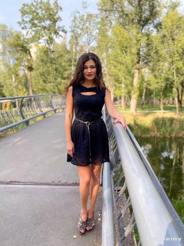 Elena Profile image 3