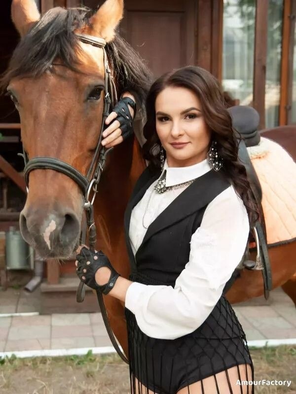 Yana Profile image 1