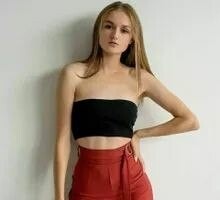 Veronica Profile image 4