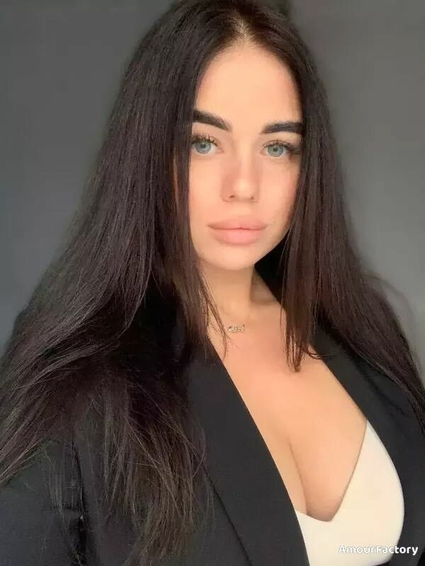 Julia Profile image 1