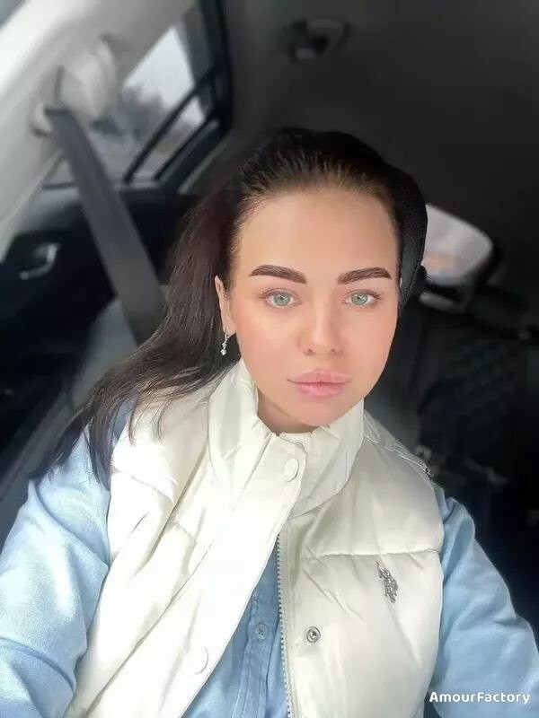 Julia Profile image 5