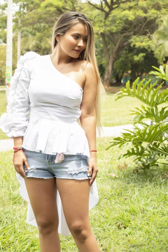 Lari Profile image 4