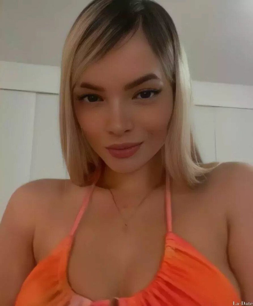 Emilly Profile image 5