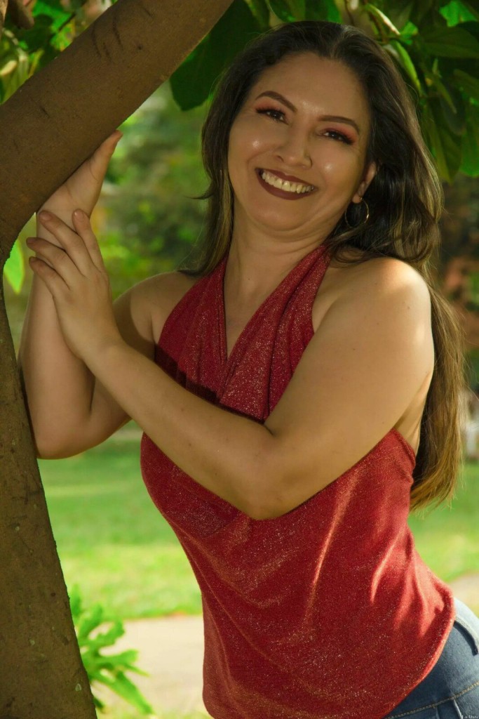 Thais Profile image 2