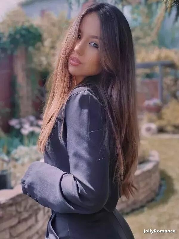 Yana Profile image 1