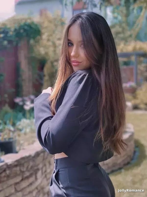 Yana Profile image 3