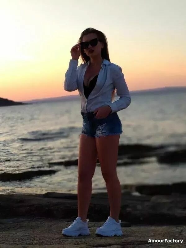 Elena Profile image 4