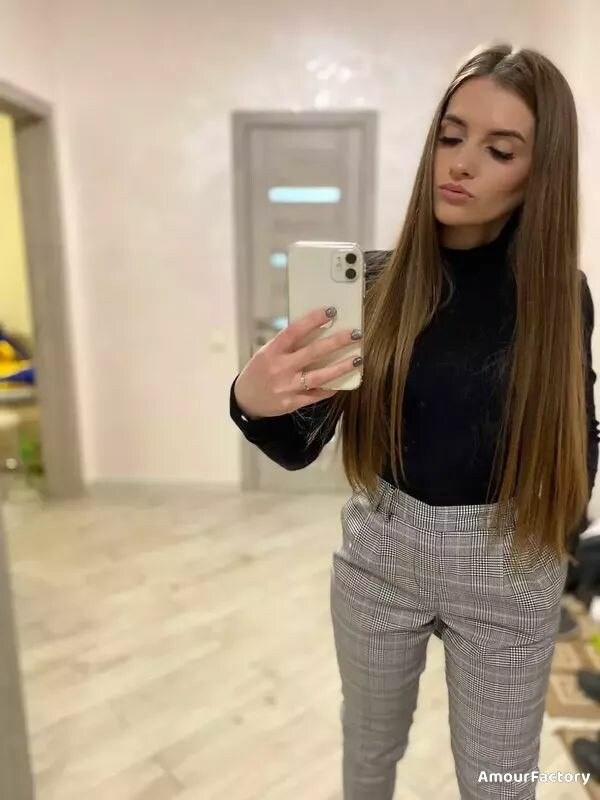 Elena Profile image 2