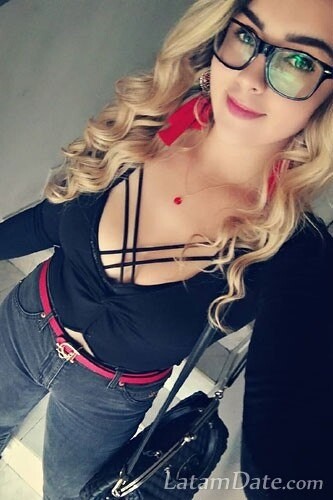 Estefania Profile image 1