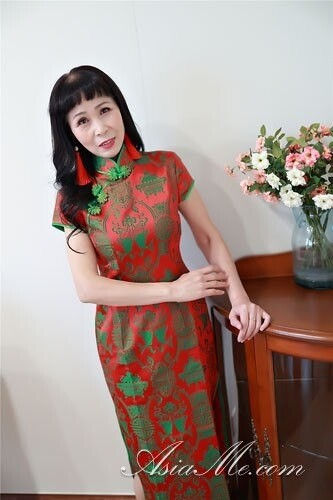 Emilia Profile image 2