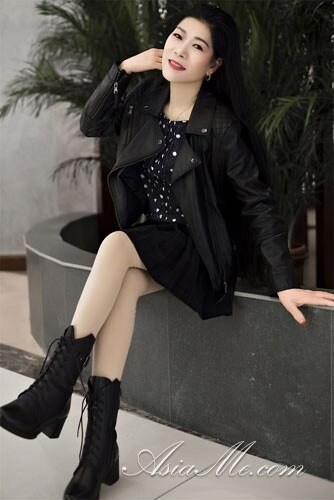 Nina Profile image 2